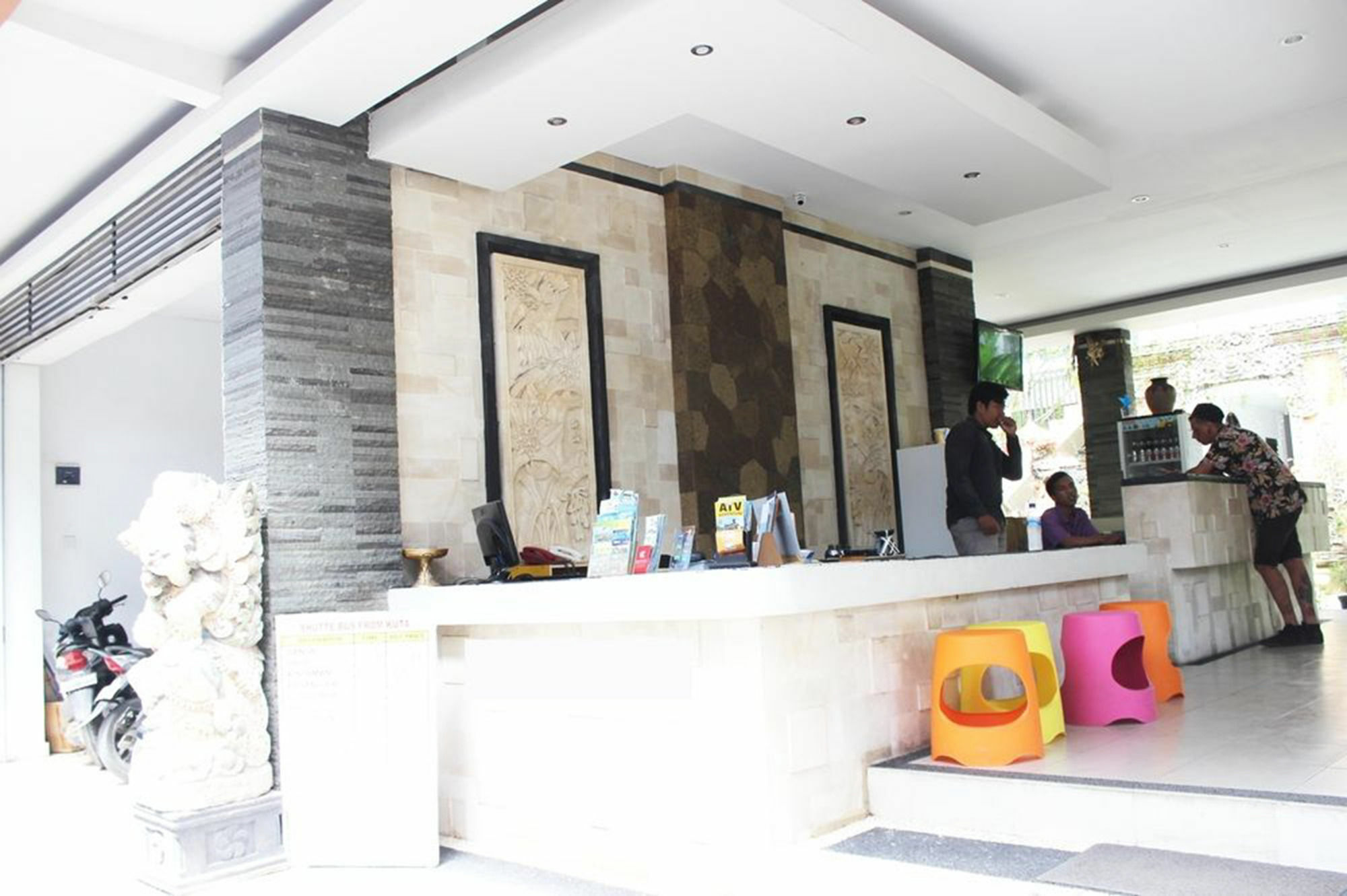 Kuta Beach Hostel Exterior photo