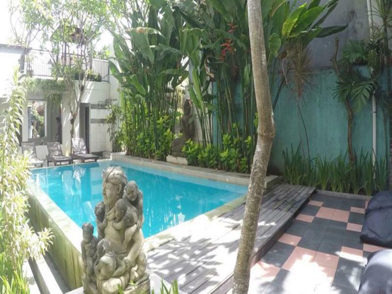 Kuta Beach Hostel Exterior photo